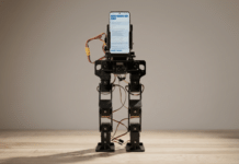 Смартфон стал вычислительным центром двуногого робота PhoneBot