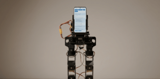 Смартфон стал вычислительным центром двуногого робота PhoneBot