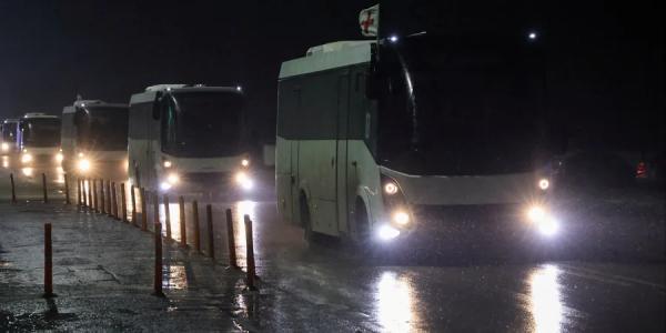 Дмитрий Лубинец и жители оккупированных Олешек, 30 октября 2026 (Фото: REUTERS/Alexey Pavlishak)
