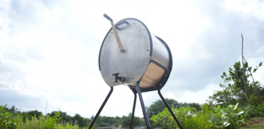 Британский специалист в области аэрокосмической техники создал ручную стиральную машину