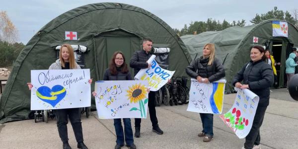 В Черниговской области развернули палаточный городок для приема эвакуированных жителей Олешек (Фото: Интерфакс-Украина / Елена Савченко)