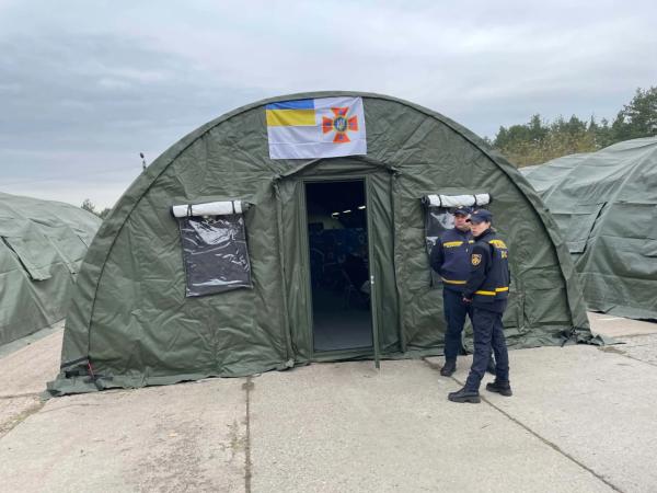 Пункт встречи эвакуированных с временно оккупированного левобережья Херсонской области в Черниговской области (Фото: Интерфакс-Украина / Елена Савченко)