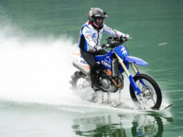Глава китайской мотокомпании ZXMOTO проехал 40 километров по воде на собственном мотоцикле